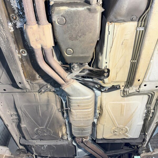 BMW E30 šasijas tīrīšana ar sausā ledusstrūklu