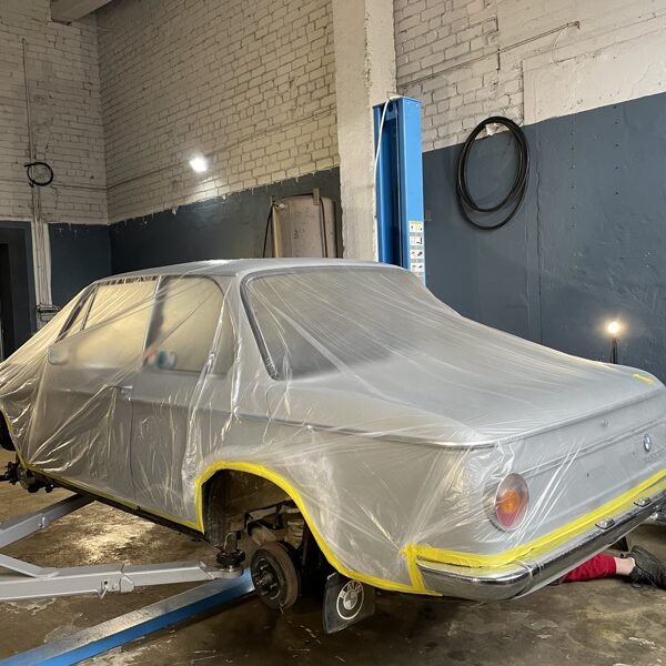 BMW 1600 chassis cleaning with dry ice